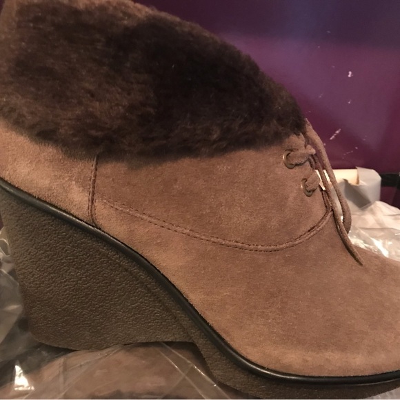 B Makowsky wedge bootie ankle tie suede beige NWB “Nellie” 8.5m NIB - Picture 10 of 10